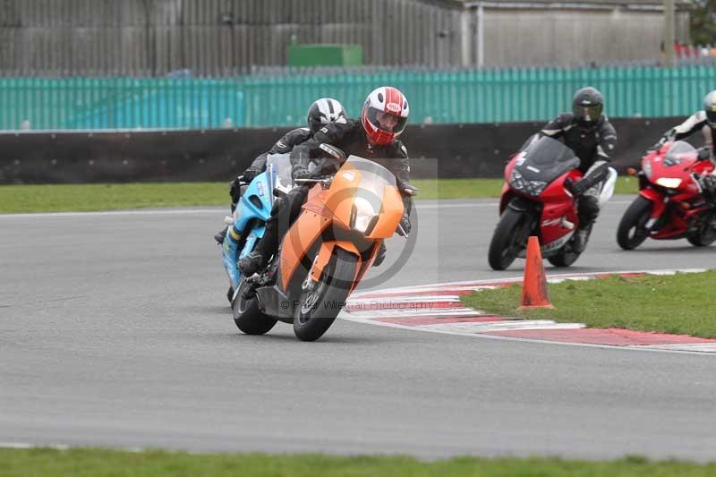 Motorcycle action photographs;Trackday digital images;event digital images;eventdigitalimages;no limits trackday;peter wileman photography;snetterton;snetterton circuit norfolk;snetterton photographs;trackday;trackday photos