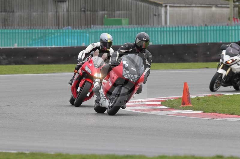 Motorcycle action photographs;Trackday digital images;event digital images;eventdigitalimages;no limits trackday;peter wileman photography;snetterton;snetterton circuit norfolk;snetterton photographs;trackday;trackday photos