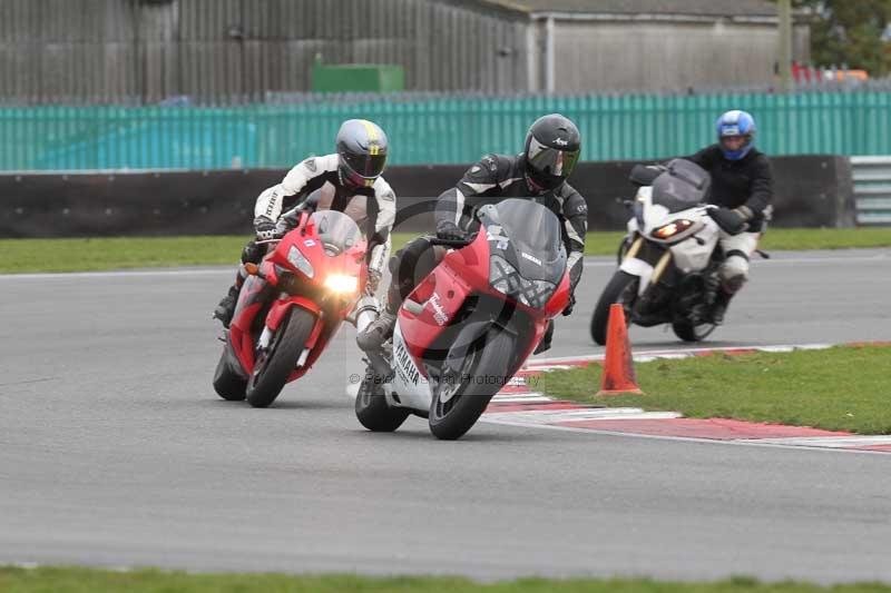 Motorcycle action photographs;Trackday digital images;event digital images;eventdigitalimages;no limits trackday;peter wileman photography;snetterton;snetterton circuit norfolk;snetterton photographs;trackday;trackday photos