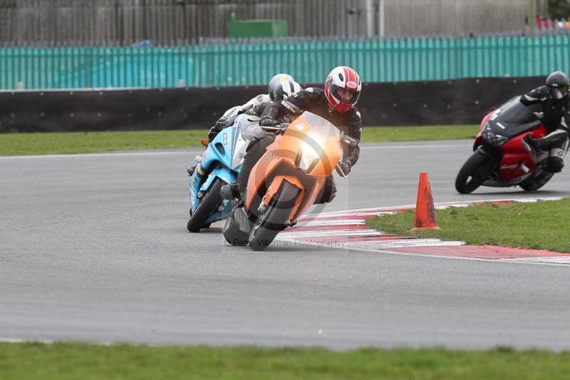 Motorcycle action photographs;Trackday digital images;event digital images;eventdigitalimages;no limits trackday;peter wileman photography;snetterton;snetterton circuit norfolk;snetterton photographs;trackday;trackday photos