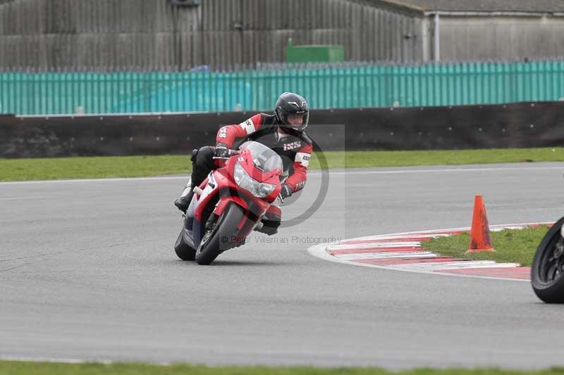 Motorcycle action photographs;Trackday digital images;event digital images;eventdigitalimages;no limits trackday;peter wileman photography;snetterton;snetterton circuit norfolk;snetterton photographs;trackday;trackday photos