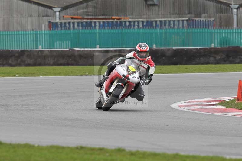 Motorcycle action photographs;Trackday digital images;event digital images;eventdigitalimages;no limits trackday;peter wileman photography;snetterton;snetterton circuit norfolk;snetterton photographs;trackday;trackday photos