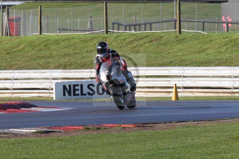 Motorcycle action photographs;Trackday digital images;event digital images;eventdigitalimages;no limits trackday;peter wileman photography;snetterton;snetterton circuit norfolk;snetterton photographs;trackday;trackday photos