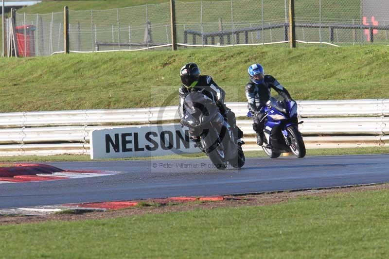 Motorcycle action photographs;Trackday digital images;event digital images;eventdigitalimages;no limits trackday;peter wileman photography;snetterton;snetterton circuit norfolk;snetterton photographs;trackday;trackday photos