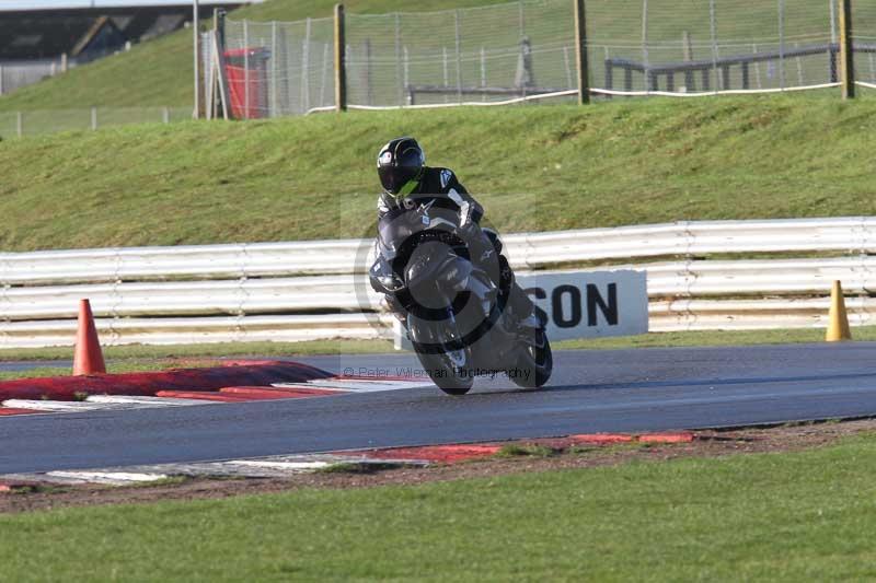 Motorcycle action photographs;Trackday digital images;event digital images;eventdigitalimages;no limits trackday;peter wileman photography;snetterton;snetterton circuit norfolk;snetterton photographs;trackday;trackday photos