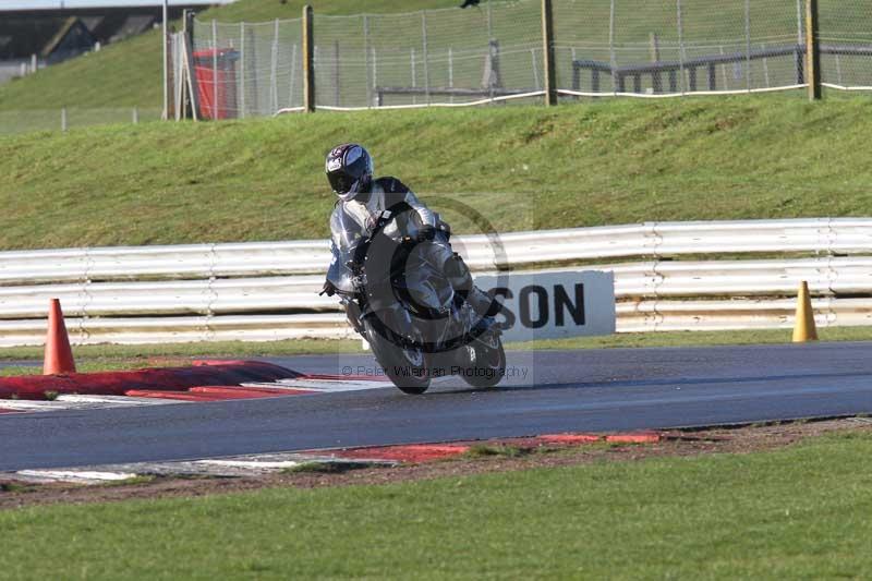 Motorcycle action photographs;Trackday digital images;event digital images;eventdigitalimages;no limits trackday;peter wileman photography;snetterton;snetterton circuit norfolk;snetterton photographs;trackday;trackday photos
