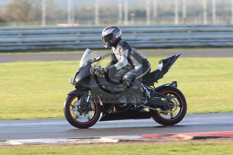 Motorcycle action photographs;Trackday digital images;event digital images;eventdigitalimages;no limits trackday;peter wileman photography;snetterton;snetterton circuit norfolk;snetterton photographs;trackday;trackday photos