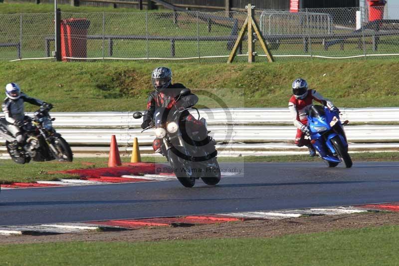 Motorcycle action photographs;Trackday digital images;event digital images;eventdigitalimages;no limits trackday;peter wileman photography;snetterton;snetterton circuit norfolk;snetterton photographs;trackday;trackday photos