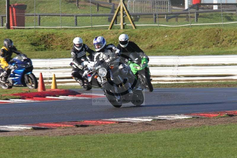 Motorcycle action photographs;Trackday digital images;event digital images;eventdigitalimages;no limits trackday;peter wileman photography;snetterton;snetterton circuit norfolk;snetterton photographs;trackday;trackday photos