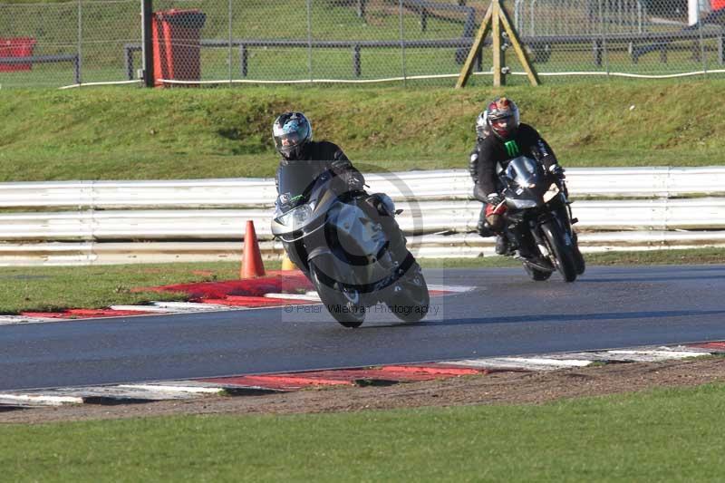 Motorcycle action photographs;Trackday digital images;event digital images;eventdigitalimages;no limits trackday;peter wileman photography;snetterton;snetterton circuit norfolk;snetterton photographs;trackday;trackday photos