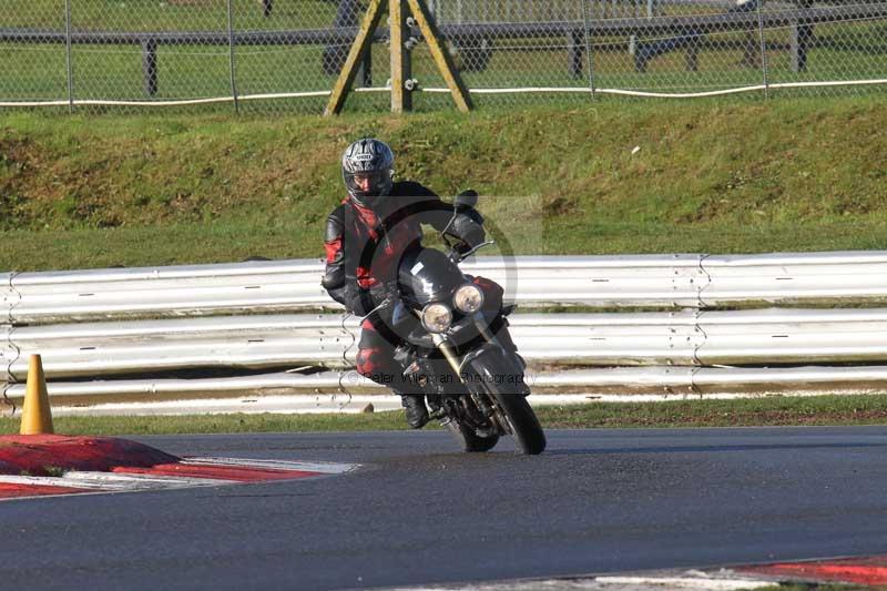 Motorcycle action photographs;Trackday digital images;event digital images;eventdigitalimages;no limits trackday;peter wileman photography;snetterton;snetterton circuit norfolk;snetterton photographs;trackday;trackday photos