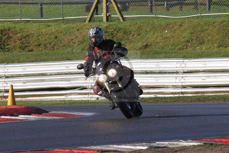 Motorcycle action photographs;Trackday digital images;event digital images;eventdigitalimages;no limits trackday;peter wileman photography;snetterton;snetterton circuit norfolk;snetterton photographs;trackday;trackday photos