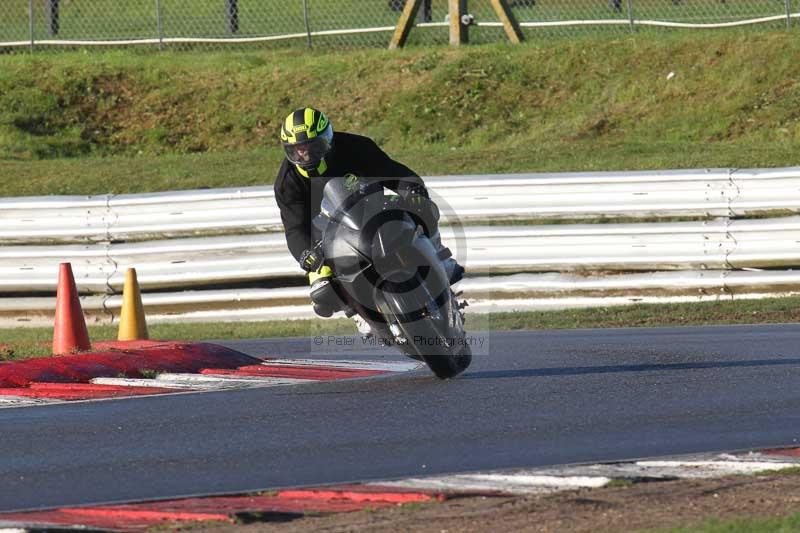 Motorcycle action photographs;Trackday digital images;event digital images;eventdigitalimages;no limits trackday;peter wileman photography;snetterton;snetterton circuit norfolk;snetterton photographs;trackday;trackday photos