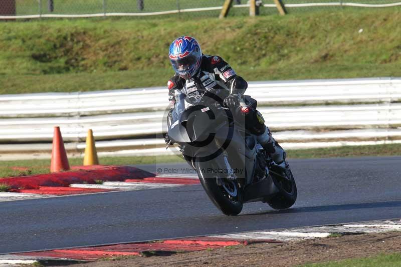 Motorcycle action photographs;Trackday digital images;event digital images;eventdigitalimages;no limits trackday;peter wileman photography;snetterton;snetterton circuit norfolk;snetterton photographs;trackday;trackday photos
