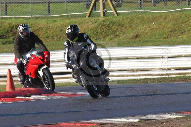 Motorcycle action photographs;Trackday digital images;event digital images;eventdigitalimages;no limits trackday;peter wileman photography;snetterton;snetterton circuit norfolk;snetterton photographs;trackday;trackday photos