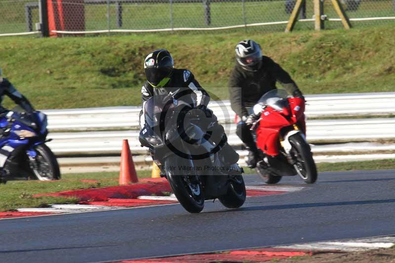 Motorcycle action photographs;Trackday digital images;event digital images;eventdigitalimages;no limits trackday;peter wileman photography;snetterton;snetterton circuit norfolk;snetterton photographs;trackday;trackday photos