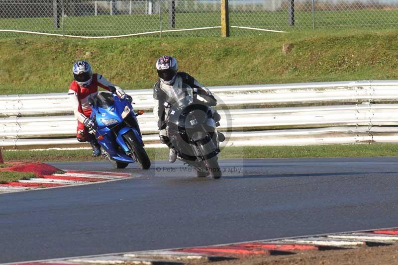Motorcycle action photographs;Trackday digital images;event digital images;eventdigitalimages;no limits trackday;peter wileman photography;snetterton;snetterton circuit norfolk;snetterton photographs;trackday;trackday photos