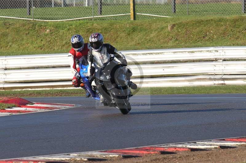 Motorcycle action photographs;Trackday digital images;event digital images;eventdigitalimages;no limits trackday;peter wileman photography;snetterton;snetterton circuit norfolk;snetterton photographs;trackday;trackday photos
