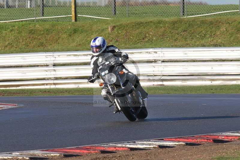 Motorcycle action photographs;Trackday digital images;event digital images;eventdigitalimages;no limits trackday;peter wileman photography;snetterton;snetterton circuit norfolk;snetterton photographs;trackday;trackday photos