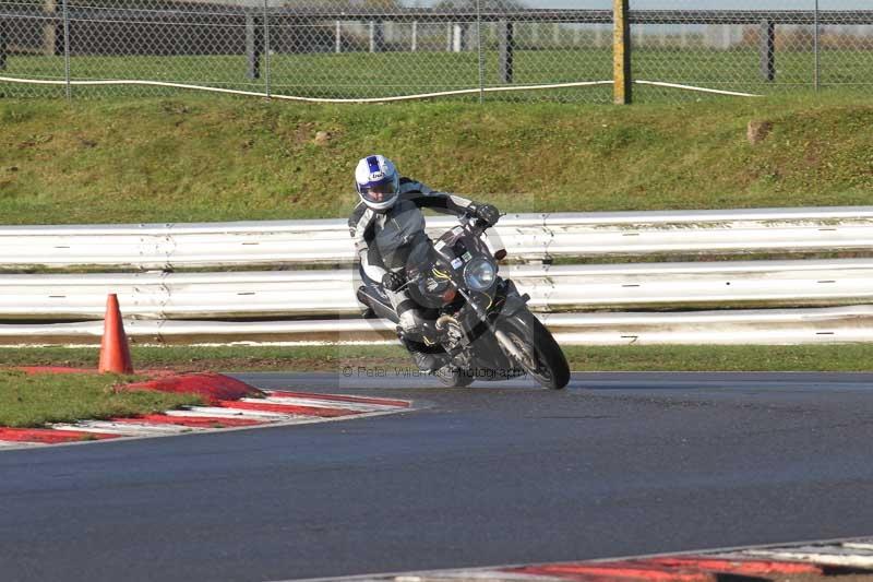 Motorcycle action photographs;Trackday digital images;event digital images;eventdigitalimages;no limits trackday;peter wileman photography;snetterton;snetterton circuit norfolk;snetterton photographs;trackday;trackday photos