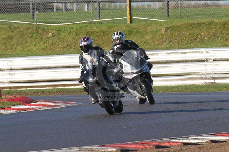 Motorcycle action photographs;Trackday digital images;event digital images;eventdigitalimages;no limits trackday;peter wileman photography;snetterton;snetterton circuit norfolk;snetterton photographs;trackday;trackday photos