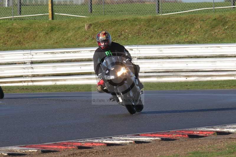 Motorcycle action photographs;Trackday digital images;event digital images;eventdigitalimages;no limits trackday;peter wileman photography;snetterton;snetterton circuit norfolk;snetterton photographs;trackday;trackday photos