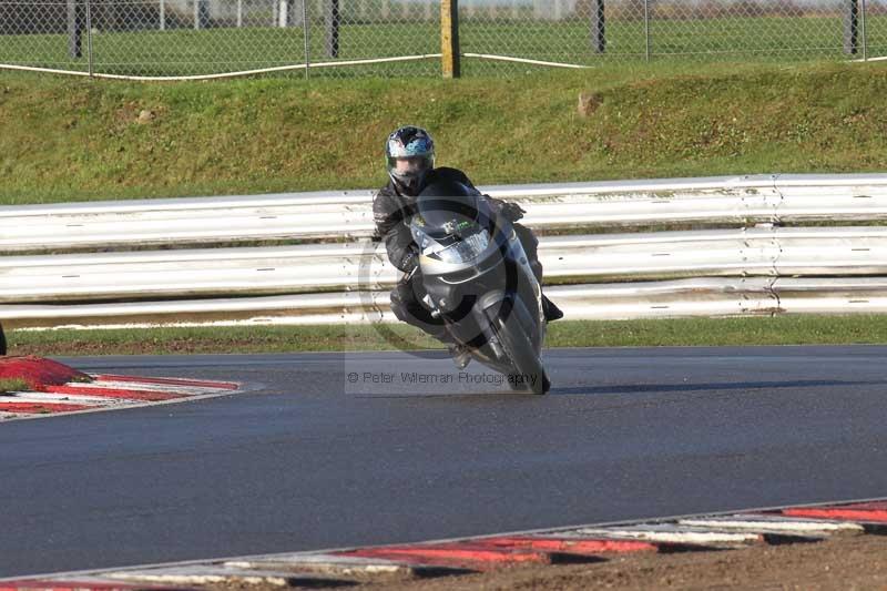 Motorcycle action photographs;Trackday digital images;event digital images;eventdigitalimages;no limits trackday;peter wileman photography;snetterton;snetterton circuit norfolk;snetterton photographs;trackday;trackday photos
