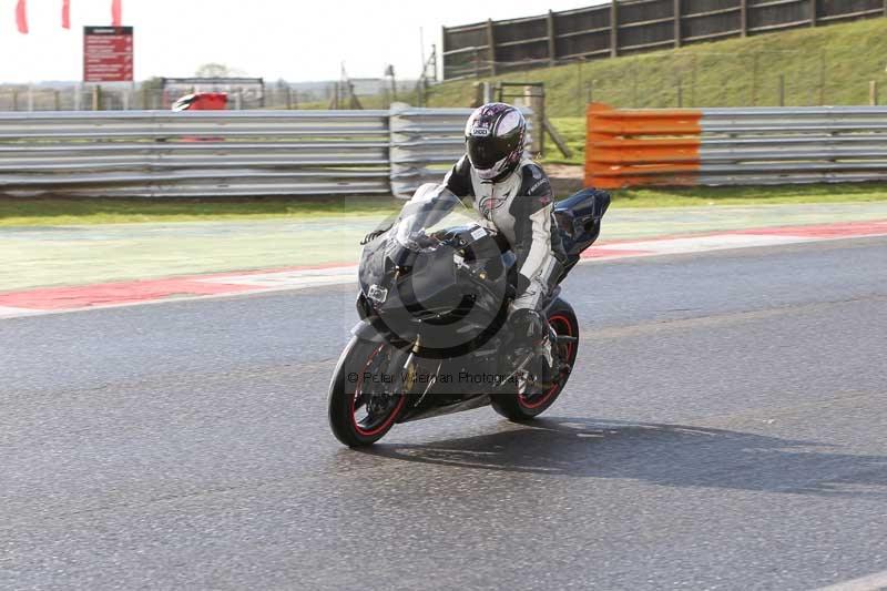 Motorcycle action photographs;Trackday digital images;event digital images;eventdigitalimages;no limits trackday;peter wileman photography;snetterton;snetterton circuit norfolk;snetterton photographs;trackday;trackday photos
