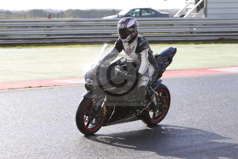 Motorcycle action photographs;Trackday digital images;event digital images;eventdigitalimages;no limits trackday;peter wileman photography;snetterton;snetterton circuit norfolk;snetterton photographs;trackday;trackday photos