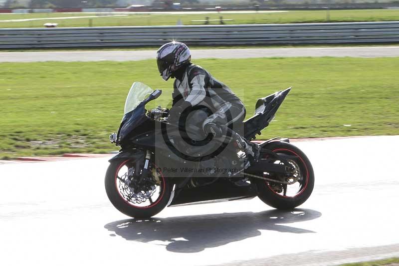 Motorcycle action photographs;Trackday digital images;event digital images;eventdigitalimages;no limits trackday;peter wileman photography;snetterton;snetterton circuit norfolk;snetterton photographs;trackday;trackday photos