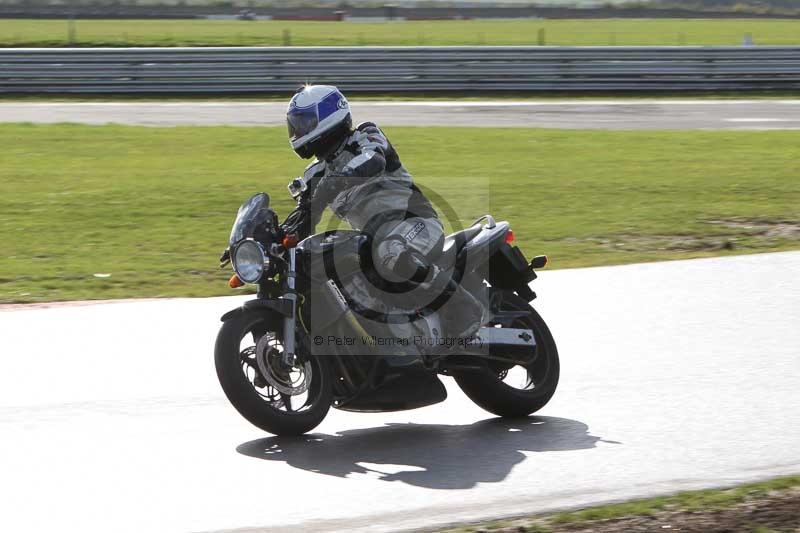 Motorcycle action photographs;Trackday digital images;event digital images;eventdigitalimages;no limits trackday;peter wileman photography;snetterton;snetterton circuit norfolk;snetterton photographs;trackday;trackday photos