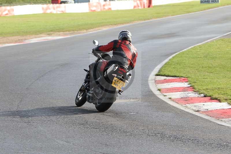 Motorcycle action photographs;Trackday digital images;event digital images;eventdigitalimages;no limits trackday;peter wileman photography;snetterton;snetterton circuit norfolk;snetterton photographs;trackday;trackday photos