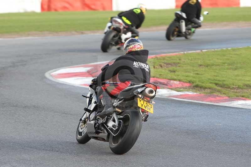 Motorcycle action photographs;Trackday digital images;event digital images;eventdigitalimages;no limits trackday;peter wileman photography;snetterton;snetterton circuit norfolk;snetterton photographs;trackday;trackday photos