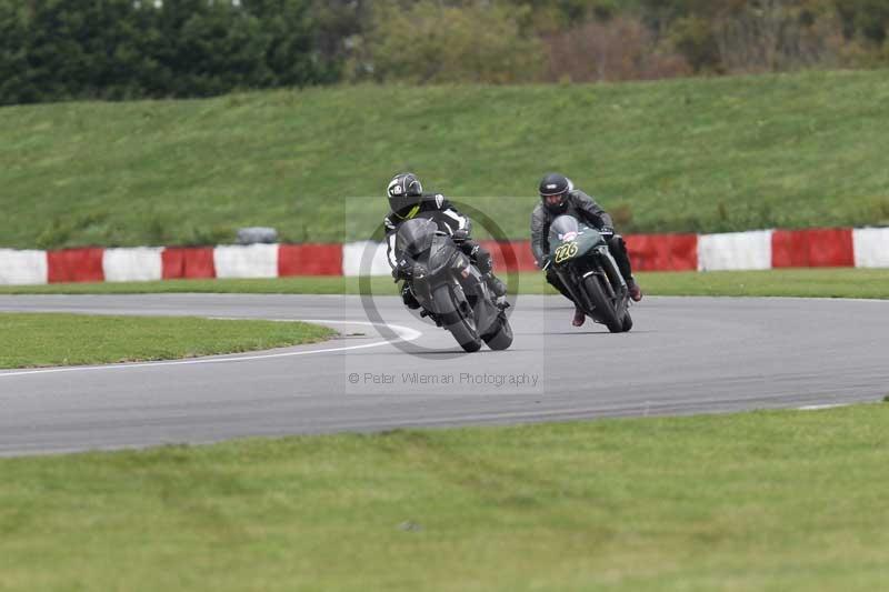 Motorcycle action photographs;Trackday digital images;event digital images;eventdigitalimages;no limits trackday;peter wileman photography;snetterton;snetterton circuit norfolk;snetterton photographs;trackday;trackday photos