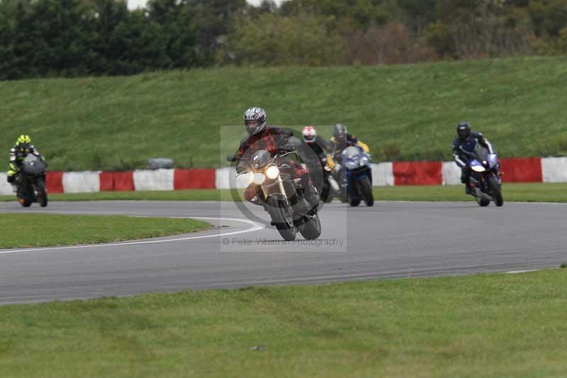 Motorcycle action photographs;Trackday digital images;event digital images;eventdigitalimages;no limits trackday;peter wileman photography;snetterton;snetterton circuit norfolk;snetterton photographs;trackday;trackday photos