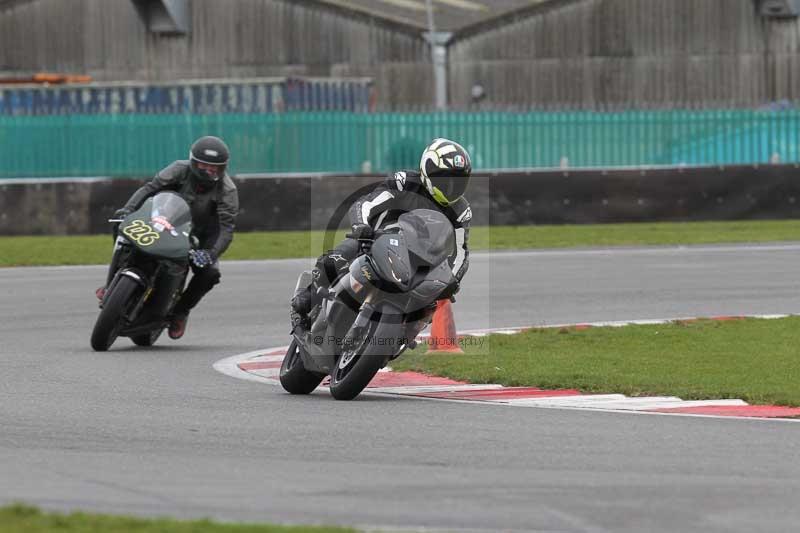 Motorcycle action photographs;Trackday digital images;event digital images;eventdigitalimages;no limits trackday;peter wileman photography;snetterton;snetterton circuit norfolk;snetterton photographs;trackday;trackday photos