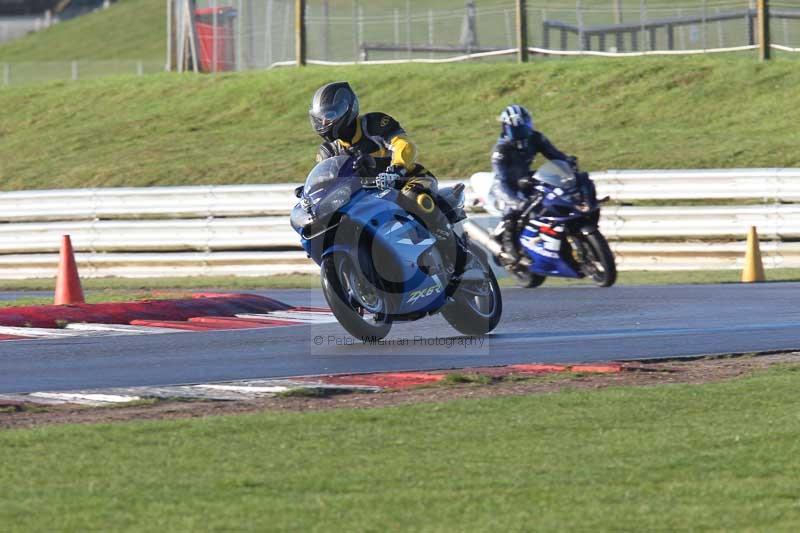 Motorcycle action photographs;Trackday digital images;event digital images;eventdigitalimages;no limits trackday;peter wileman photography;snetterton;snetterton circuit norfolk;snetterton photographs;trackday;trackday photos
