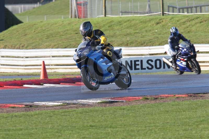 Motorcycle action photographs;Trackday digital images;event digital images;eventdigitalimages;no limits trackday;peter wileman photography;snetterton;snetterton circuit norfolk;snetterton photographs;trackday;trackday photos
