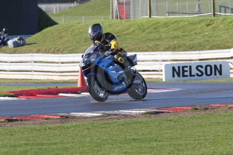 Motorcycle action photographs;Trackday digital images;event digital images;eventdigitalimages;no limits trackday;peter wileman photography;snetterton;snetterton circuit norfolk;snetterton photographs;trackday;trackday photos