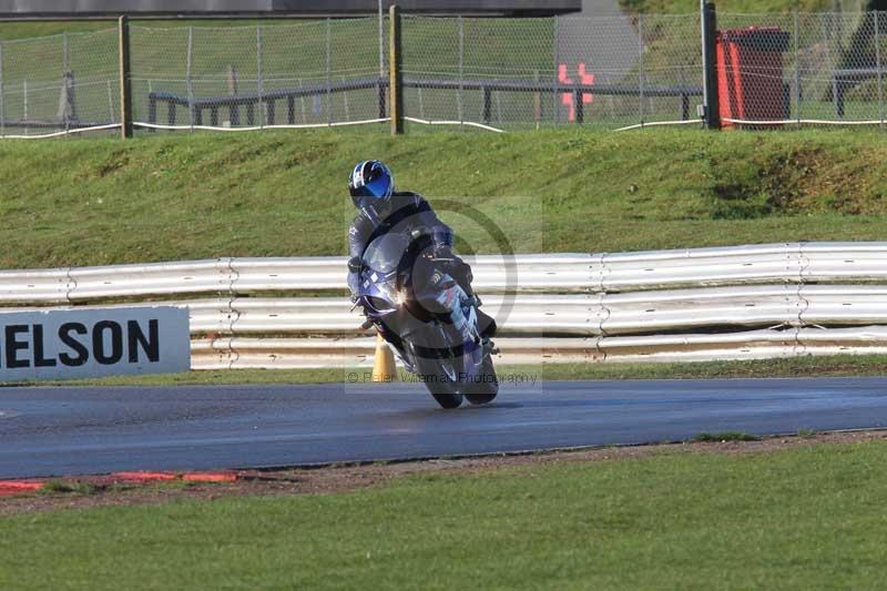 Motorcycle action photographs;Trackday digital images;event digital images;eventdigitalimages;no limits trackday;peter wileman photography;snetterton;snetterton circuit norfolk;snetterton photographs;trackday;trackday photos