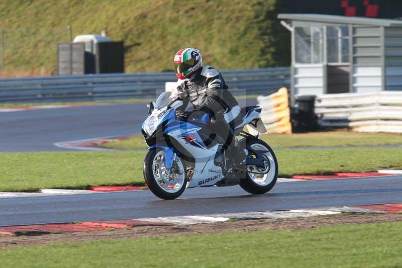 Motorcycle action photographs;Trackday digital images;event digital images;eventdigitalimages;no limits trackday;peter wileman photography;snetterton;snetterton circuit norfolk;snetterton photographs;trackday;trackday photos