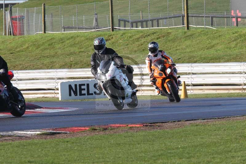 Motorcycle action photographs;Trackday digital images;event digital images;eventdigitalimages;no limits trackday;peter wileman photography;snetterton;snetterton circuit norfolk;snetterton photographs;trackday;trackday photos