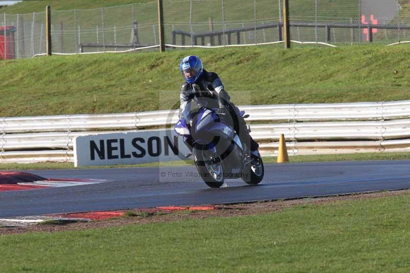 Motorcycle action photographs;Trackday digital images;event digital images;eventdigitalimages;no limits trackday;peter wileman photography;snetterton;snetterton circuit norfolk;snetterton photographs;trackday;trackday photos