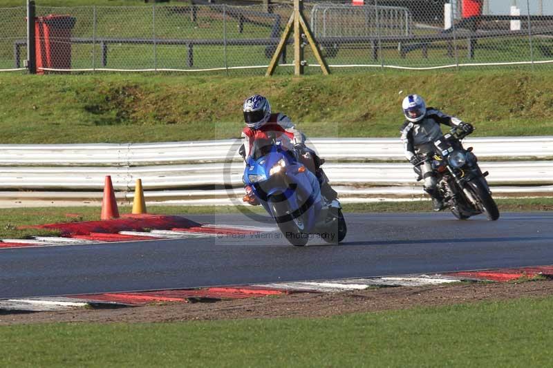 Motorcycle action photographs;Trackday digital images;event digital images;eventdigitalimages;no limits trackday;peter wileman photography;snetterton;snetterton circuit norfolk;snetterton photographs;trackday;trackday photos