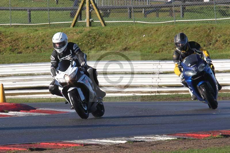 Motorcycle action photographs;Trackday digital images;event digital images;eventdigitalimages;no limits trackday;peter wileman photography;snetterton;snetterton circuit norfolk;snetterton photographs;trackday;trackday photos