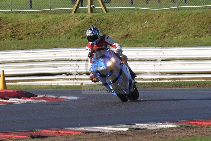 Motorcycle action photographs;Trackday digital images;event digital images;eventdigitalimages;no limits trackday;peter wileman photography;snetterton;snetterton circuit norfolk;snetterton photographs;trackday;trackday photos