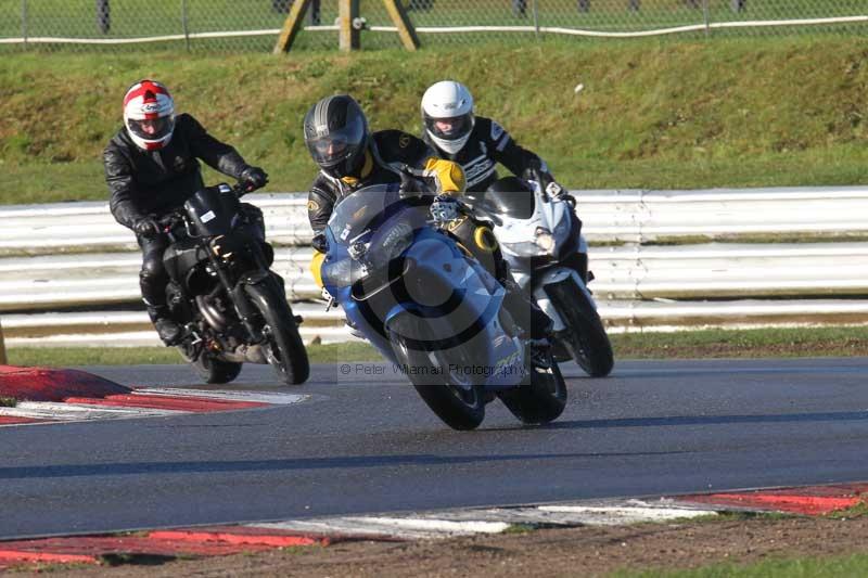 Motorcycle action photographs;Trackday digital images;event digital images;eventdigitalimages;no limits trackday;peter wileman photography;snetterton;snetterton circuit norfolk;snetterton photographs;trackday;trackday photos