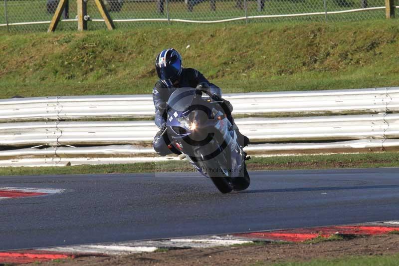 Motorcycle action photographs;Trackday digital images;event digital images;eventdigitalimages;no limits trackday;peter wileman photography;snetterton;snetterton circuit norfolk;snetterton photographs;trackday;trackday photos