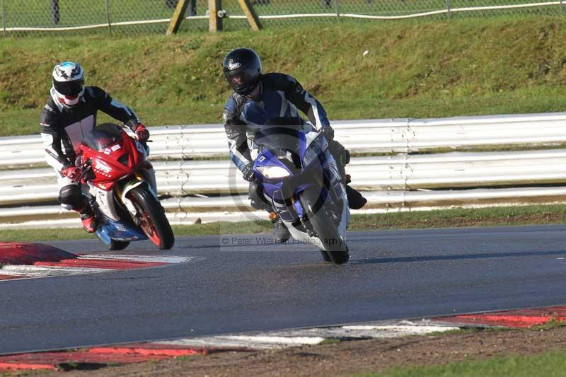 Motorcycle action photographs;Trackday digital images;event digital images;eventdigitalimages;no limits trackday;peter wileman photography;snetterton;snetterton circuit norfolk;snetterton photographs;trackday;trackday photos