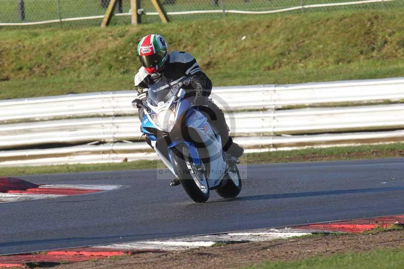 Motorcycle action photographs;Trackday digital images;event digital images;eventdigitalimages;no limits trackday;peter wileman photography;snetterton;snetterton circuit norfolk;snetterton photographs;trackday;trackday photos